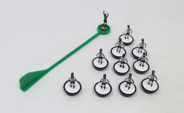 Vintage Subbuteo 63000 The Football Game Table Soccer Players Team Set Newcastle Dunfermline Paok 8 Boxed