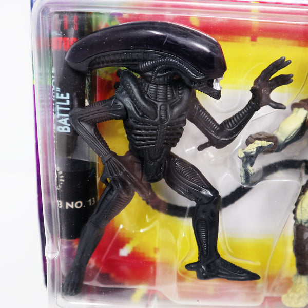 Vintage 1993 90s Kenner Aliens vs Predator Action Figures Warrior Alien & Renegade Predator Two Pack Carded MOC
