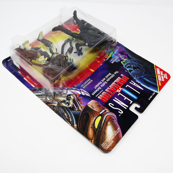 Vintage 1993 90s Kenner Aliens vs Predator Action Figures Warrior Alien & Renegade Predator Two Pack Carded MOC